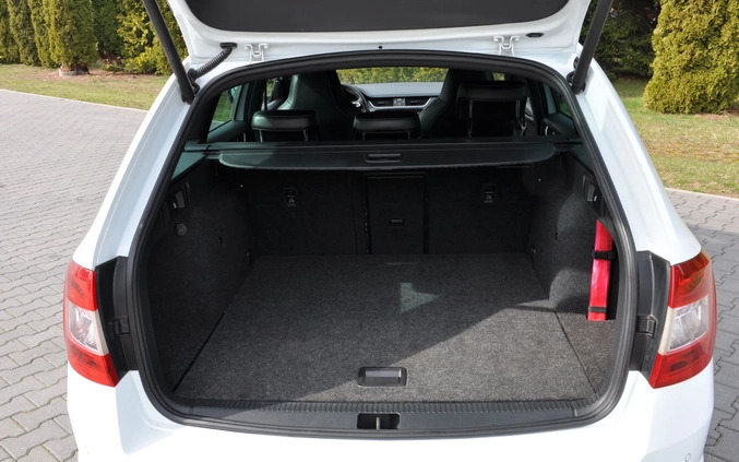 Skoda Octavia cena 57900 przebieg: 217000, rok produkcji 2017 z Myszków małe 781